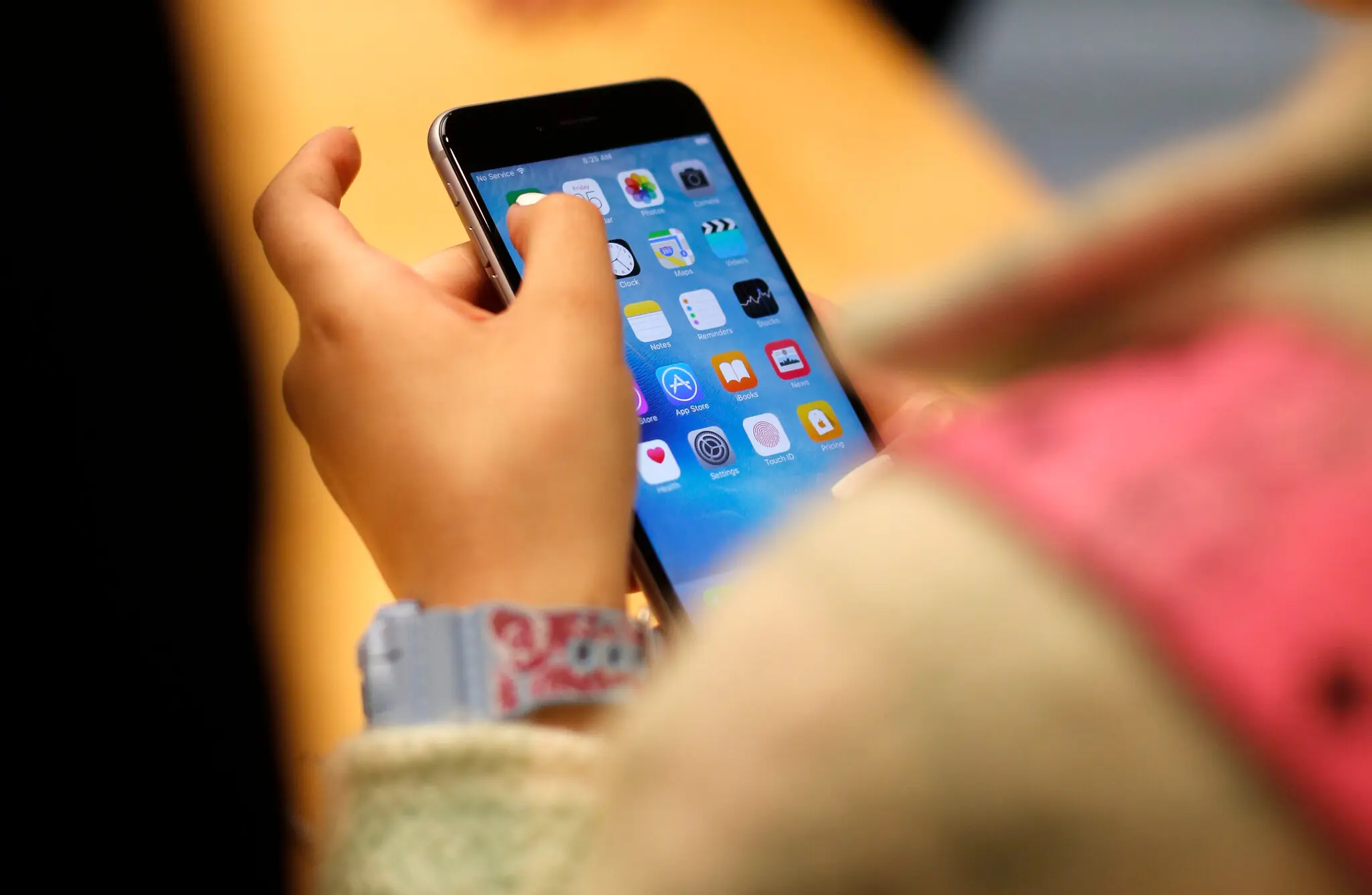 addictive-use-not-screen-time-harms-youth-mental-health